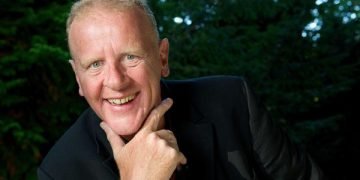 وفاة الكاتب الفرنسي جان توليه عن 69 عاماً