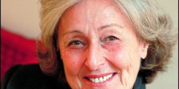 وفاة الروائية الإيطالية روزيتا لوي