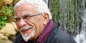 وفاة الشاعر السوري عادل محمود عن عمر 76 عاماً