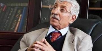 وفاة الأديب اليمني الكبير د. عبد العزيز المقالح