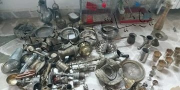 أحداث يقومون بالسرقة من أحد المحلات التجارية تم القبض عليهم بحلب..