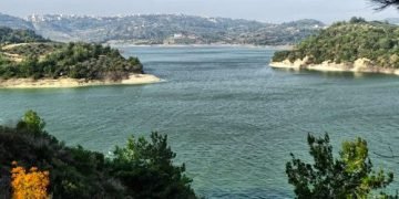 الحرارة إلى انخفاض والجو بين الغائم والماطر.