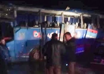 وفاة ثلاثة أشخاص وإصابة 26 جراء حادث سير على أوتوستراد دمشق حمص.