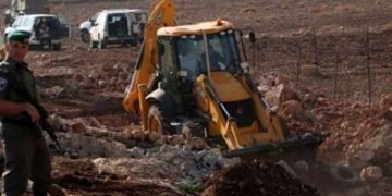 مستوطنون يجرفون أراضي للفلسطينيين بالأغوار الشمالية وجنوب الخليل