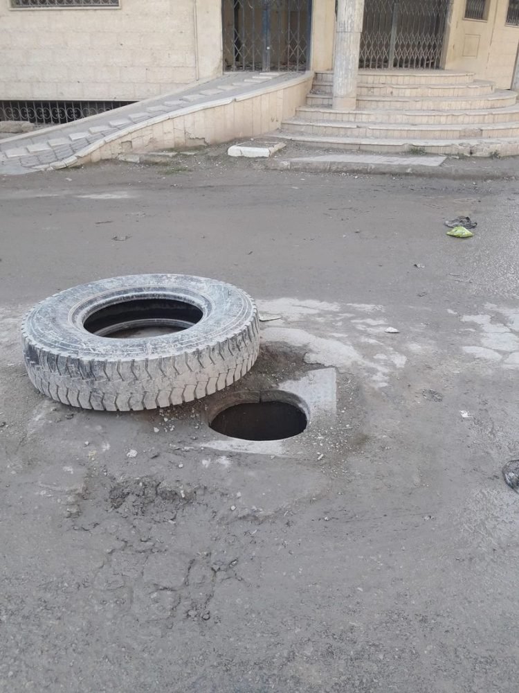 حفر بلا أغطية في معضمية الشام تشكل خطر كبير