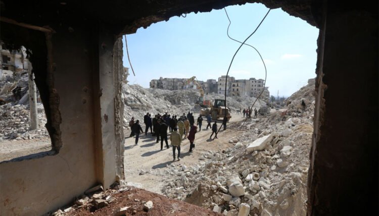 فريق الاغاثة يزور مدينة حلب السورية ومحافظها يشير الى الموقف المشرف للمرجعية العليا والعتبة الحسينية