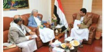 نائب رئيس الوزراء  وزير المالية  ومحافظ إب  يناقشان مستوى تنفيذ المشاريع الخدمية في محافظة 