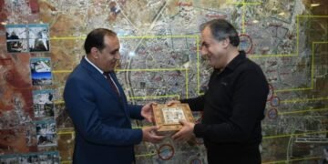 محافظ حلب يلتقي وفد السفارة والجالية اليمنية ويثمن مواقف اليمن مع الشعب السوري