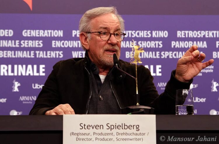 صور «منصور جهاني» من «ستيفن سبيلبرغ» في مهرجان «برلين» السينمائي الدولي الـ73