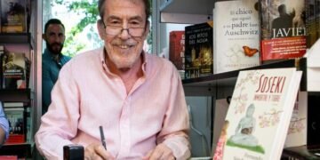 رحيل الأديب والصحافي الإسباني فرناندو سانشيز دراغو