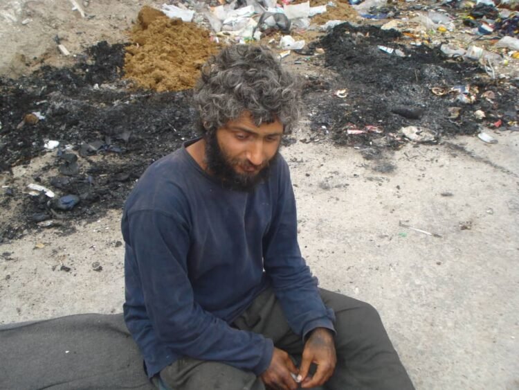 ارحموا عزيز قوم ذل …