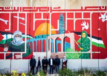 جدارية “الفتح القريب” امام انظار الصهاينة