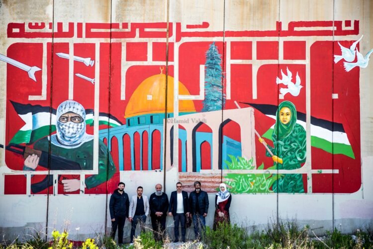 جدارية “الفتح القريب” امام انظار الصهاينة