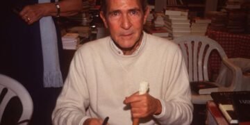 وفاة الكاتب والروائي الإسباني  أنطونيو غالا