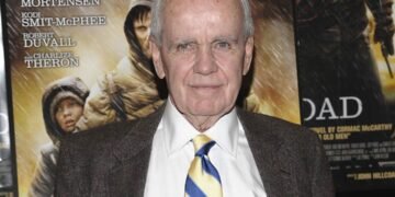 وفاة الكاتب الأمريكي الكبير كورماك مكارثي