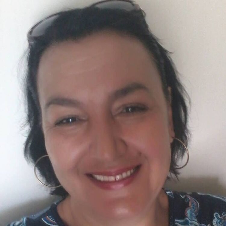 L o v e r e i g n s, b a b y:الحب، ب ب ب ي