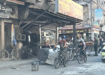 ما بين دكاكين أطباء الأسنان و اشغالات الأرصفة العشوائية…. أهالي مدينة « السيدة زنيب (ع) لماذا نحنٌ معاقبون »