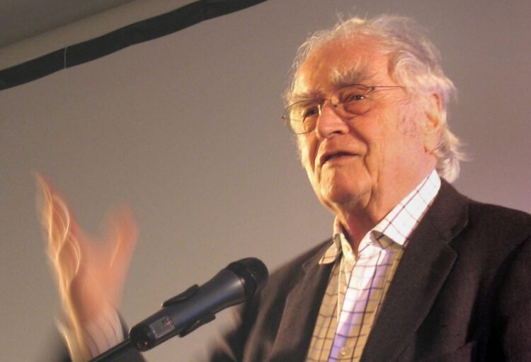 وفاة الكاتب الألماني الشهير مارتن فالزر