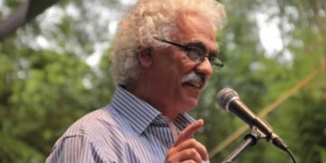 وفاة الشاعر الفلسطيني زكريا محمد