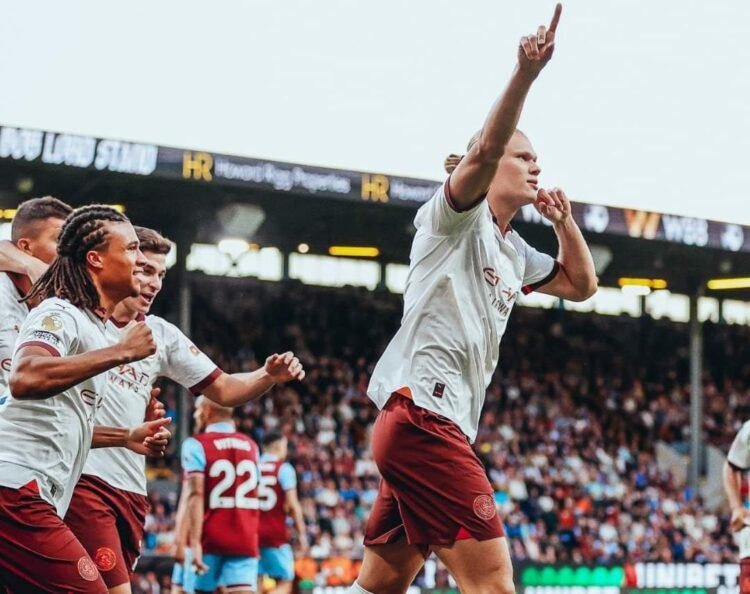 السيتي يفتتح الموسم بالثلاثية والضحية بيرنلي