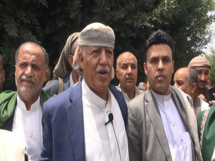 وساطة قبلية بمحافظة إب اليمنية تنهي قضية قتل بين آل قرعة وآل الحالمي وقعت أحداثها قبل 43 عاما