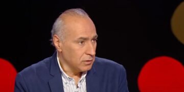 رحيل الإعلامي و الروائي السعودي هاني نقشبندي