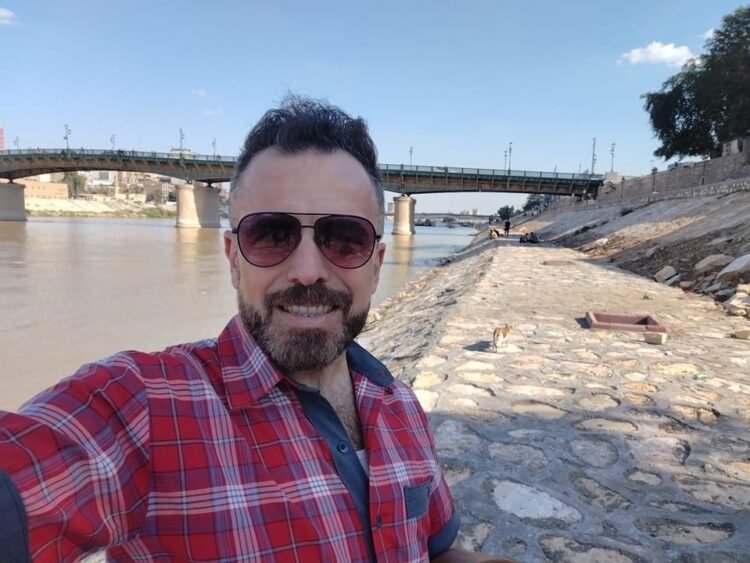 _كذب أكتوبر_