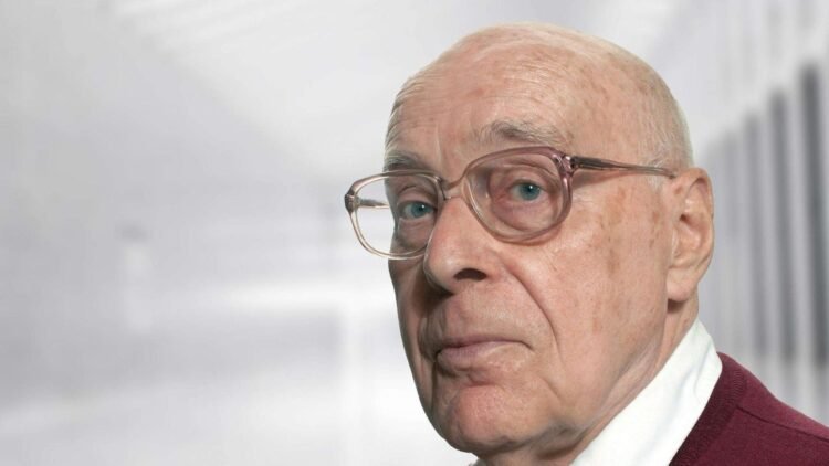 وفاة الفيلسوف وعالم الإجتماع الألماني هانس ألبرت