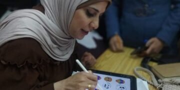 استش هاد الفنانة التشكيلية الفلسطينية والمحاضرة الأكاديمية بجامعة الأق صى نسمة أبو شعيرة