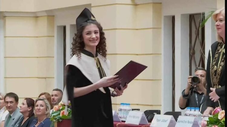 صبايا سورية يثبتن نجاحن العلمي