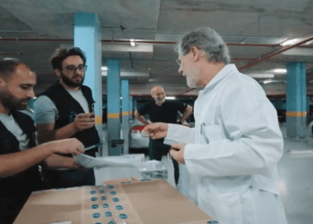 مدير  مشفى بيروت يقدم الشكر للمرجعية وممثلها لما يقدم من دعم لإغاثة الشعب اللبناني