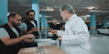 مدير  مشفى بيروت يقدم الشكر للمرجعية وممثلها لما يقدم من دعم لإغاثة الشعب اللبناني