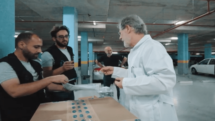 مدير  مشفى بيروت يقدم الشكر للمرجعية وممثلها لما يقدم من دعم لإغاثة الشعب اللبناني