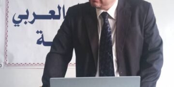 د منذر علي احمد محاضرا في ثقافي جبلة