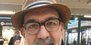 إعجابٌ أم استعباد؟ الوجه الخفي لزر اللايك