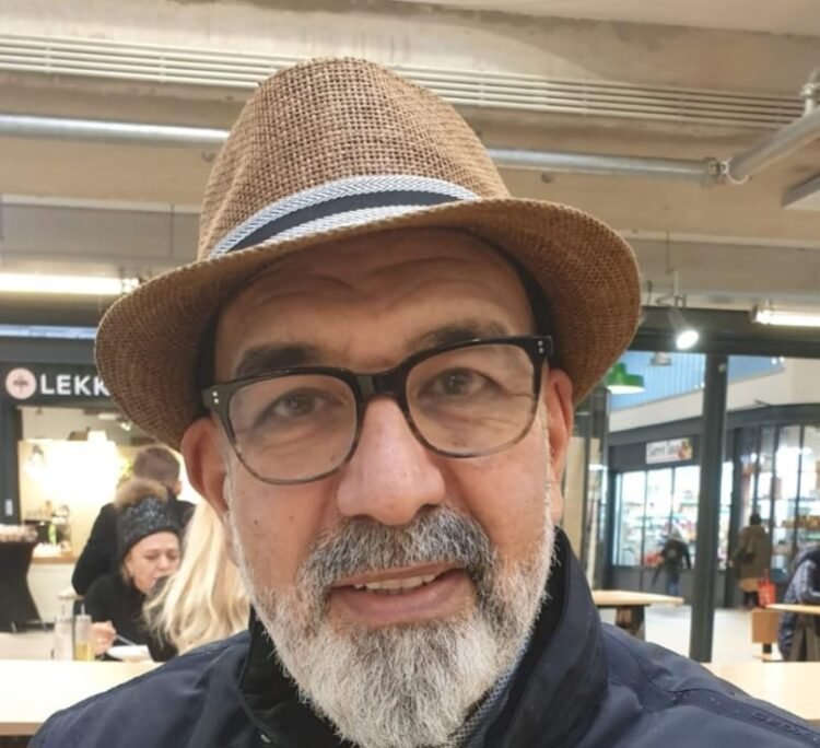 إعجابٌ أم استعباد؟ الوجه الخفي لزر اللايك