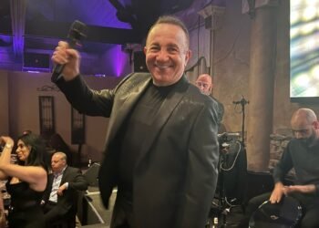 سيد الطرب إلياس كرم يُشعل لوس أنجلوس بحفل فني استثنائي في مطعم THE GATE