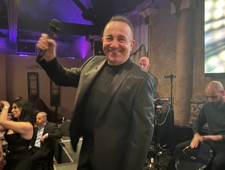 سيد الطرب إلياس كرم يُشعل لوس أنجلوس بحفل فني استثنائي في مطعم THE GATE